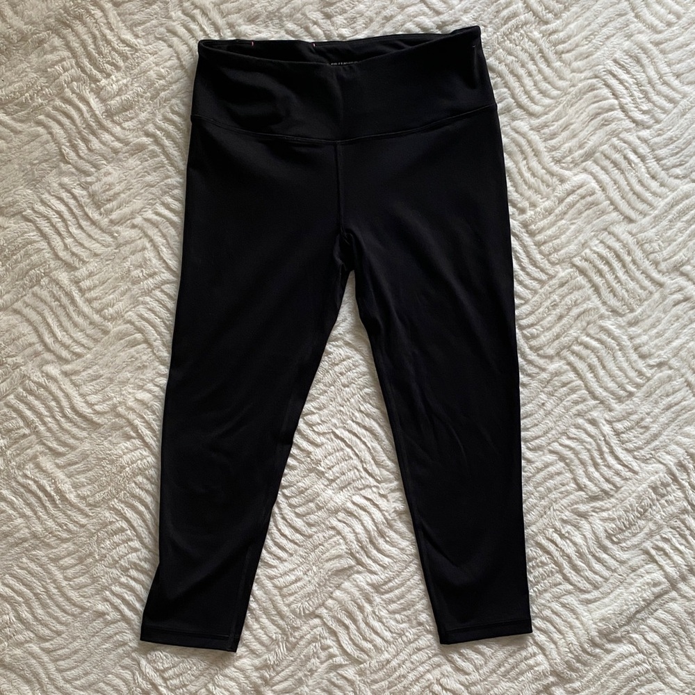 Victoria Secret Sport Black Athletic 3/4 Leggings
